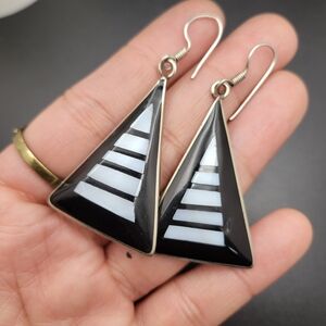 Unique! Alpaca Mexico Black and White Triangle Inlay Drop Earrings